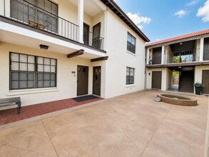 Building Photo - 2959-3009 Greenwood Dr