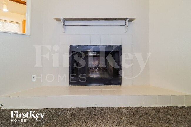 Foto del edificio - 3200 Creekwood Ln