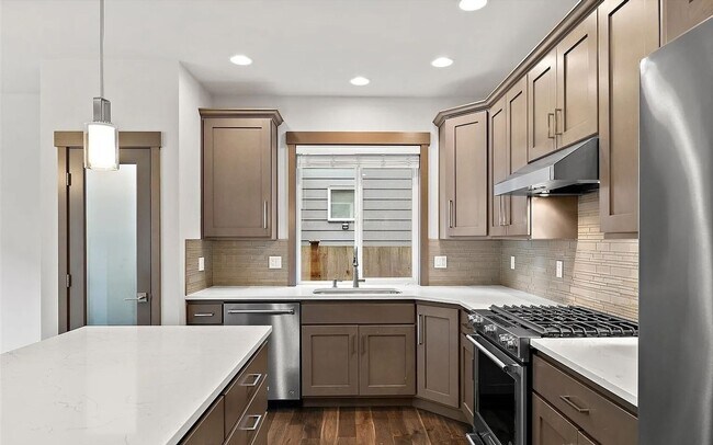 Building Photo - 1627 151st St SW