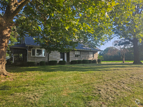 Building Photo - 1931 Schubert Rd