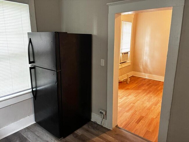 Foto del edificio - 1672 W 2nd St