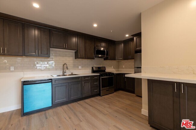 Foto del edificio - 2656 W Carson St