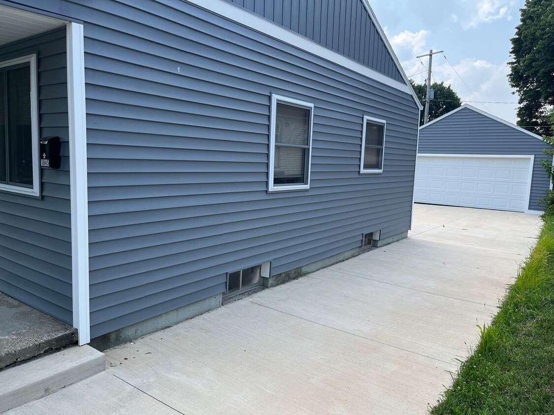 Building Photo - Three Bedroom Home in Northeast Grand Rapids