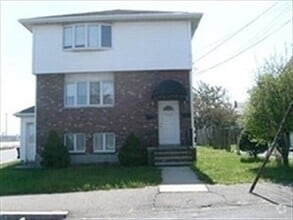 Building Photo - 145 Stevens St