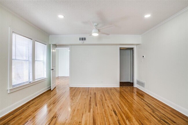 Foto del edificio - 3330 Rosedale Ave