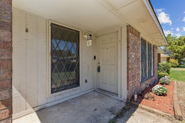 Building Photo - 2410 Lido Ln