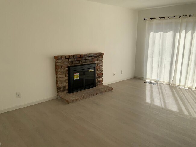 Foto del edificio - Stunning Remodeled 4 bedroom Hercules Home