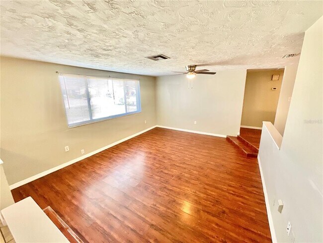 Foto del edificio - 5702 Moog Rd