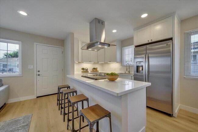 Building Photo - 5644 Playa Del Rey Ct