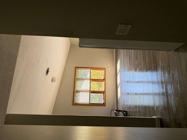 Foto del edificio - 330 E Columbia Ave