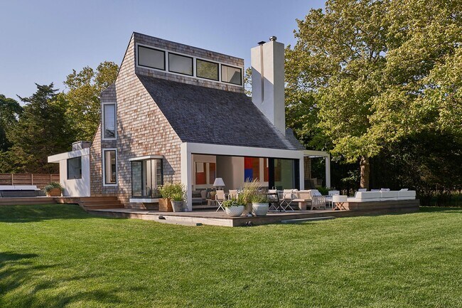 Building Photo - 960 Springs Fireplace Rd