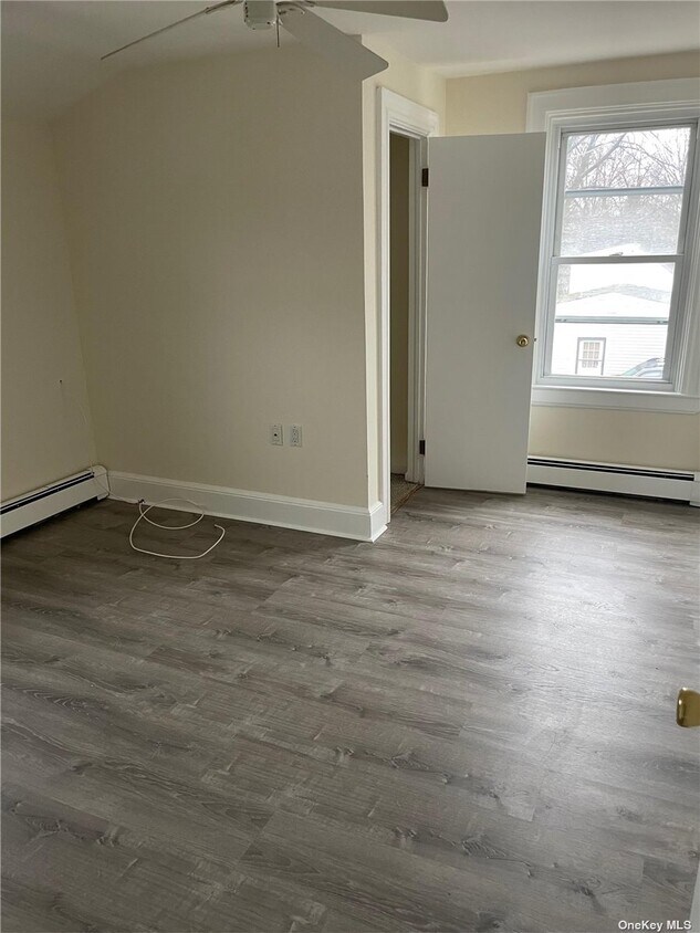 Foto principal - 102 Main St