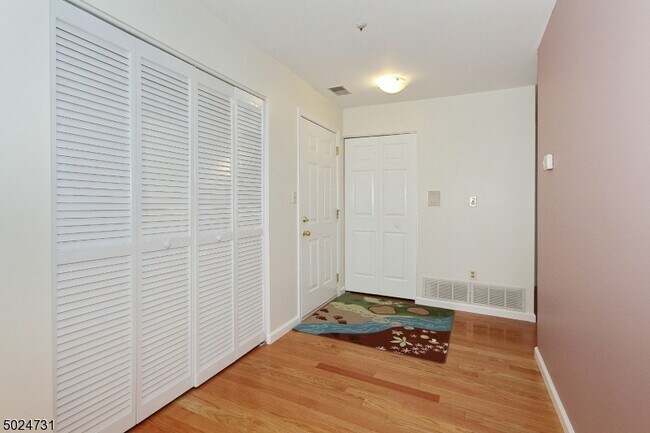 Building Photo - 78 Village Dr