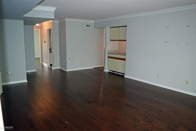 Building Photo - 1675 Huntington Park