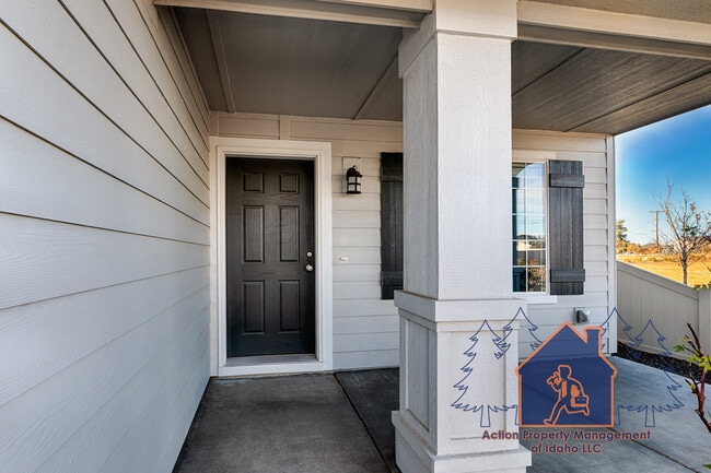 Building Photo - 3181 N Saratov Wy