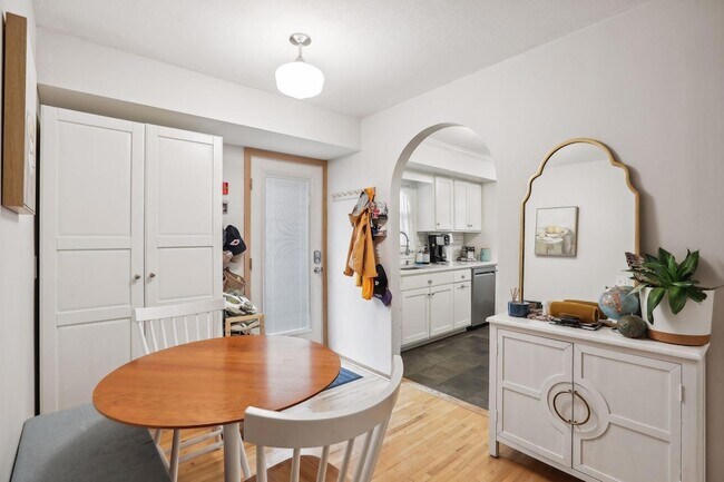 Foto del edificio - 4237 Ottawa Ave S