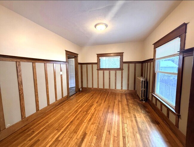 Building Photo - 4 Bedroom, 1.5 Bath Home – North East Grand Rapids