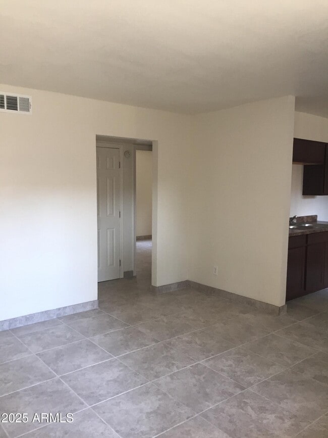 Foto del edificio - 1222 E Mountain View Rd