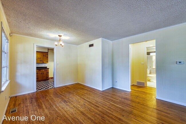 Building Photo - 2 br, 1.5 bath House - 2701 NE 90th Street