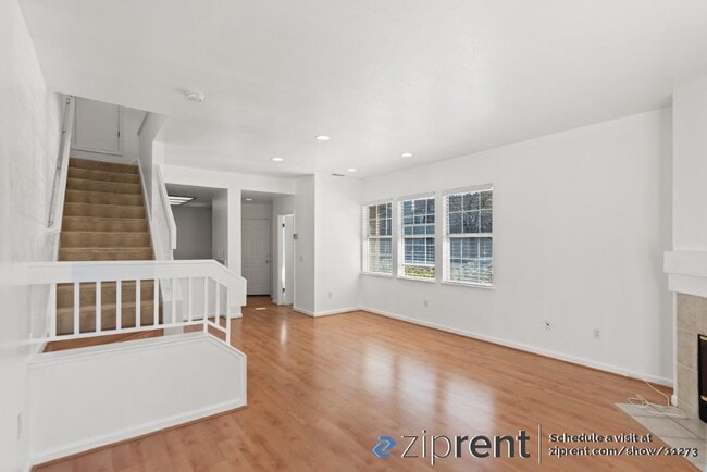 Building Photo - 2617 Bayfront Ct