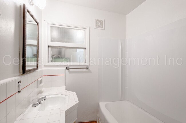 Foto del edificio - 347-351 E Marengo Ave