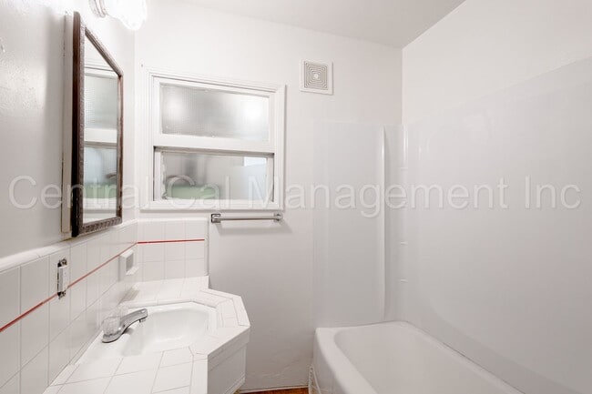 Building Photo - 347-351 E Marengo Ave