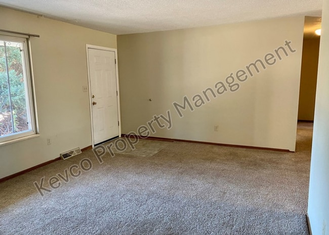 Building Photo - 2805 Redwing Rd
