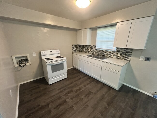 Building Photo - 5510 N Johnstown Ave