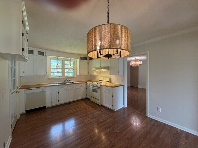 Building Photo - 524 Graycroft Dr SW
