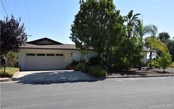 Building Photo - 15198 Darnell Dr