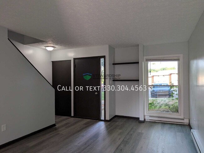 Foto del edificio - 235 Engadine Ct