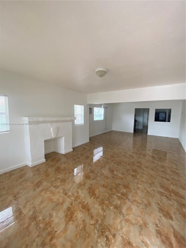 Foto del edificio - 225 NW 34th Terrace