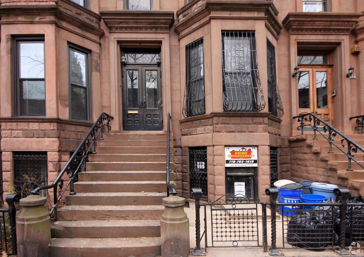 Building Photo - 246 6th Ave