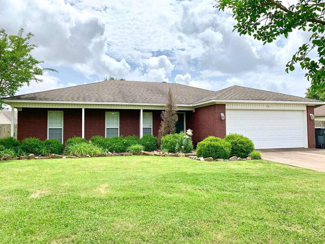 Foto principal - 5611 Prospect Rd. - For RENT!