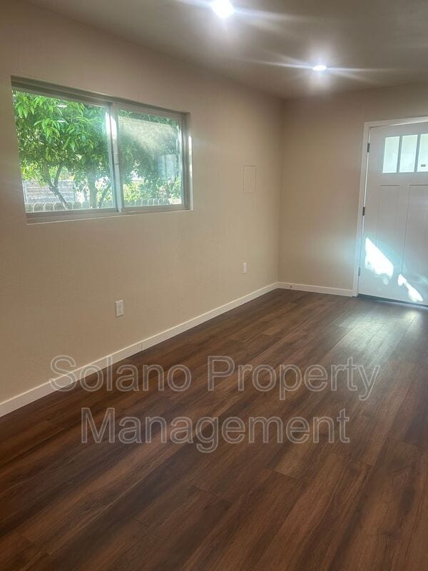 Building Photo - 415 4th St