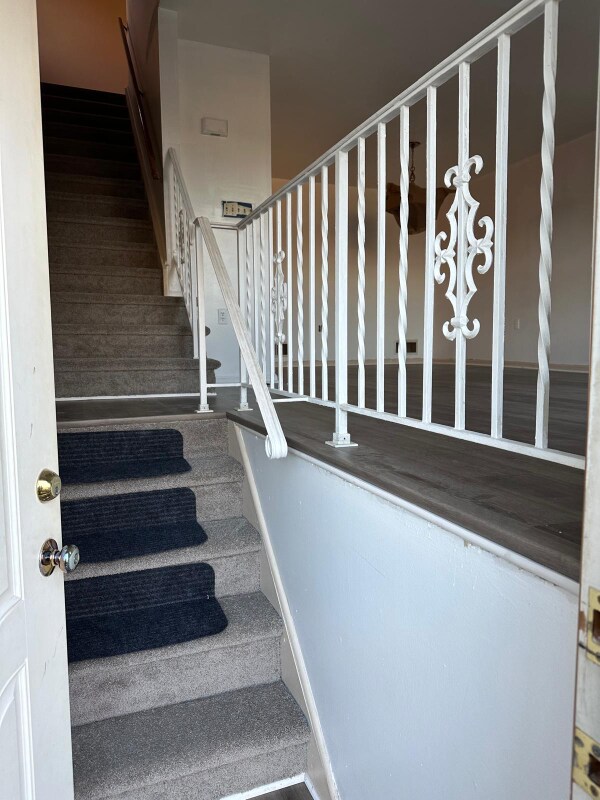 Foto del edificio - 235 Vista Dr