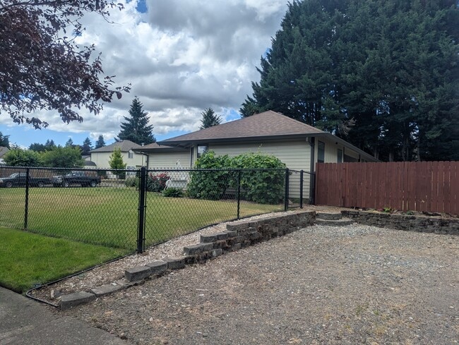 Building Photo - 3705 NE 157th Ave