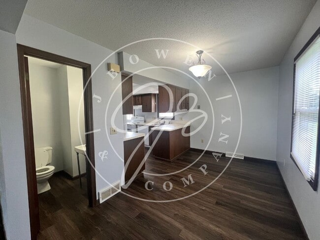 Building Photo - "Charming 3-Bedroom Retreat with 1.5 Baths...