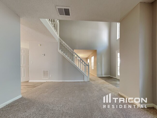Building Photo - 1052 Erie Cir