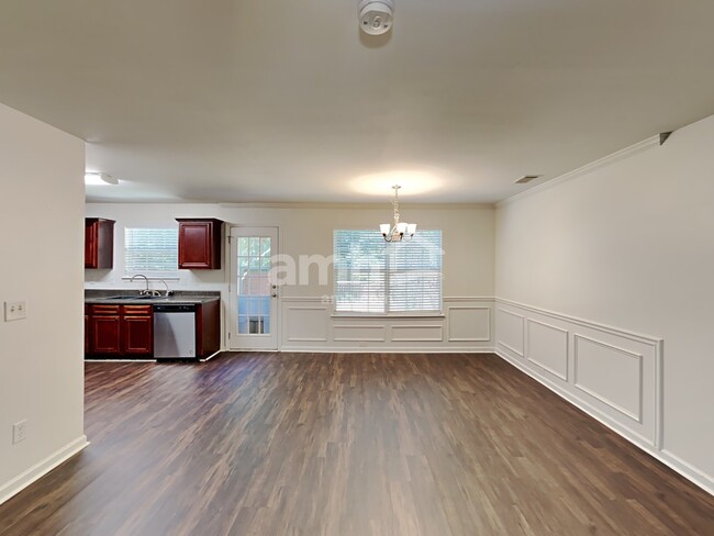 Foto del edificio - 339 Hidden Creek Ln