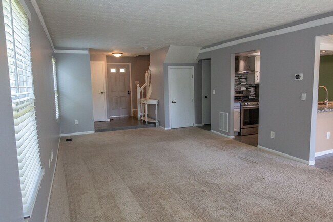 Building Photo - 5017 Shady Oak Dr