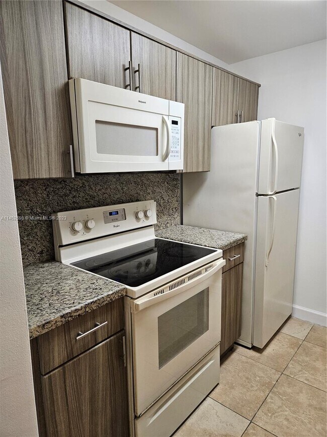 Building Photo - 8100 Geneva Ct