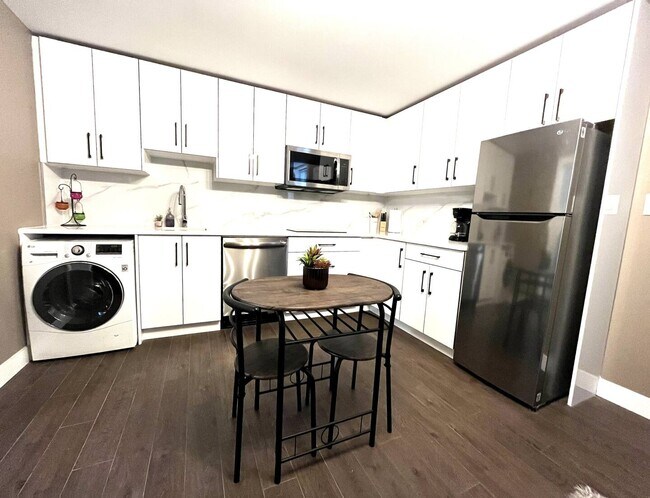 Building Photo - 1 Bed Basement Suite for Rent in Surrey – ...