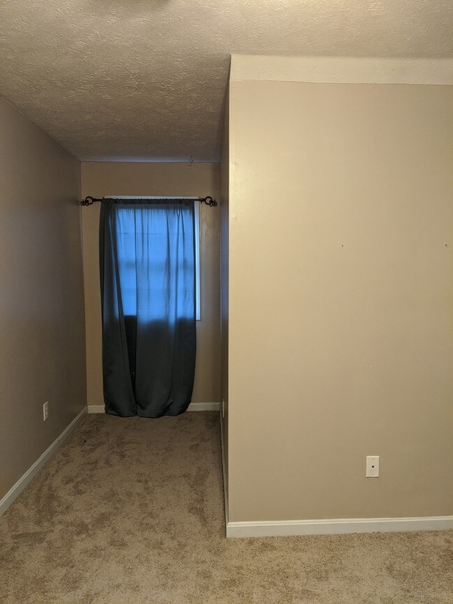 Foto del edificio - 4 Bedroom Home with Basement and Backyard
