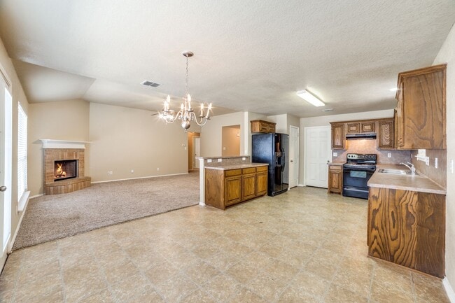 Building Photo - 4 Bed/2 Bath Hummingbird Estates Subdivision