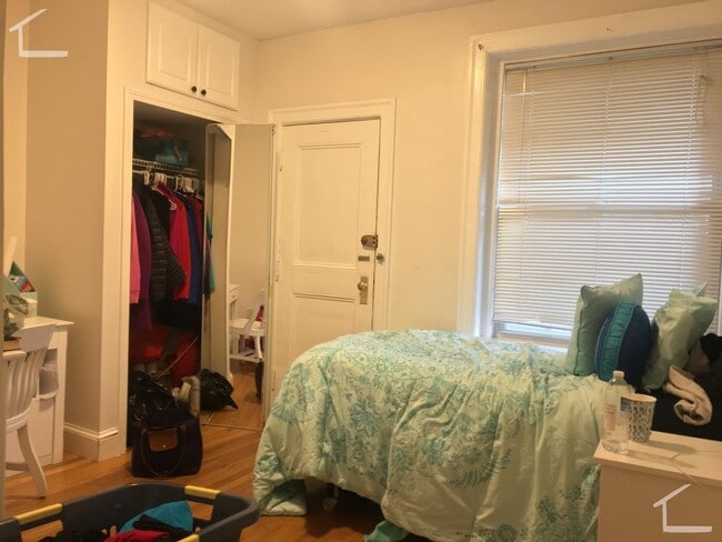 Building Photo - Desirable BU Location. Walk to School. Spacious Unit. Central Heat/AC, Laundry on a Site, Parking...