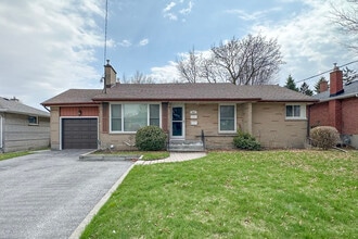 Building Photo - 447 Cunningham Ave
