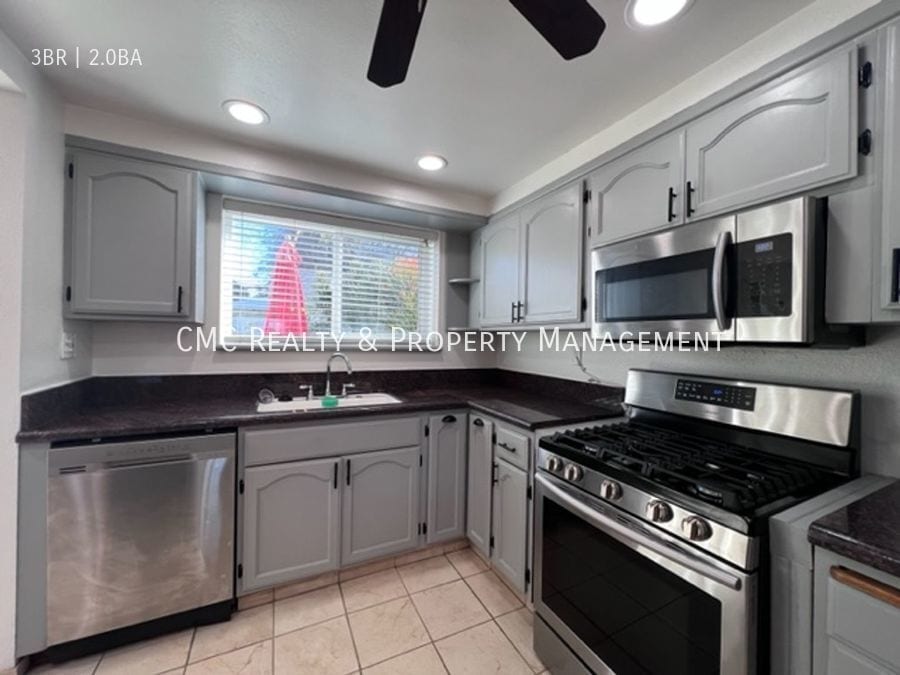 Primary Photo - 3 bedrooms, 2 baths plus a bonus room with...