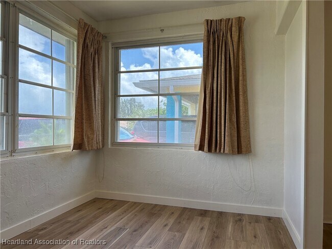 Foto del edificio - 120 Serenity Avenue
