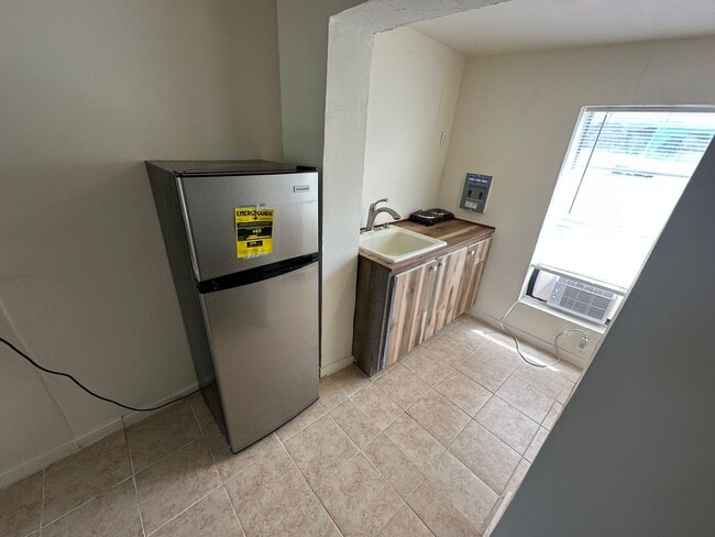 Building Photo - 8115 Tolles Dr